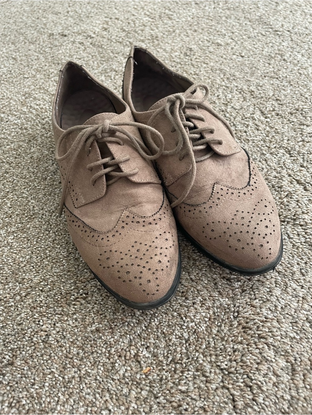 Mia Women’s Tan Suede Wingtip Oxford Lace-Up Shoes Size 6.5